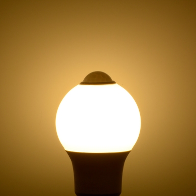 オーム電機 LED電球 E26 60形相当 人感明暗センサー付 電球色 [品番]06-4465 LDA8L-G R51 画像3